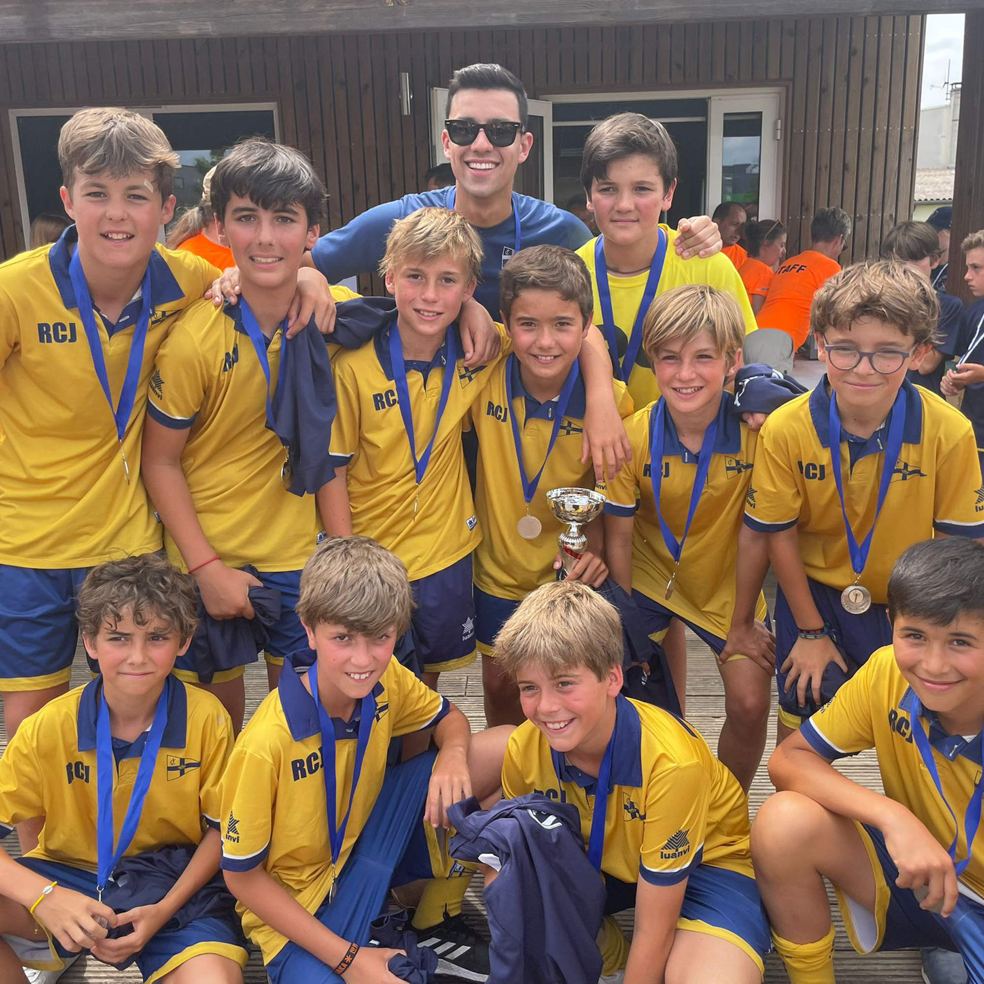 HOCKEY HIERBA BURDEOS